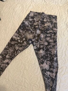 lululemon athletica Gray and Black Floral Print Leggings